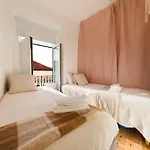 New&improved 41 Bedriver Front * Lisboa